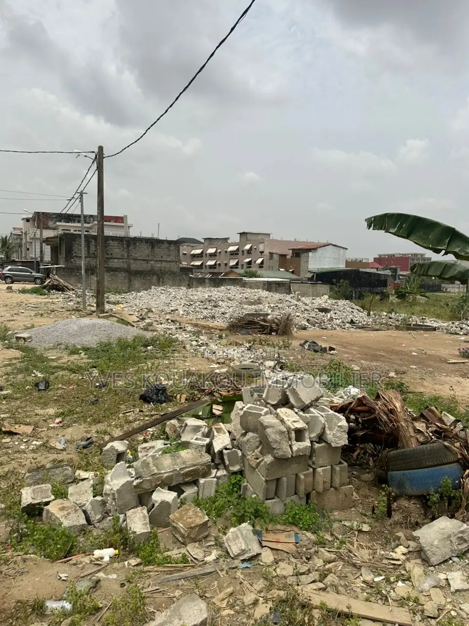 A Vendre Un Terrain De 921m2 À Angré Château