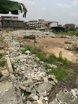 A Vendre Un Terrain De 921m2 À Angré Château