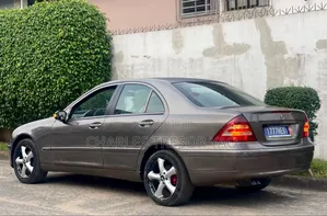 Mercedes-Benz C200 2004 Gris