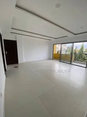 3chbre Appartement dans J, Cocody à Louer