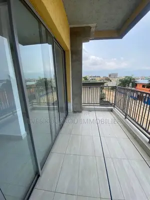 3chbre Appartement dans J, Cocody à Louer