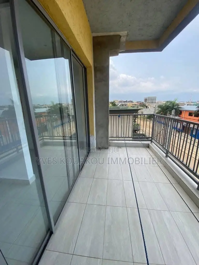 3chbre Appartement dans J, Cocody à Louer
