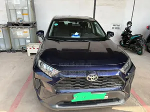 Toyota RAV4 XLE 2021 Bleu