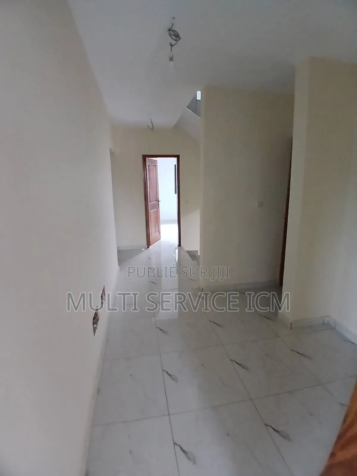 5chbre Duplex dans Ismael Coulibaly, Bingerville à Vendre