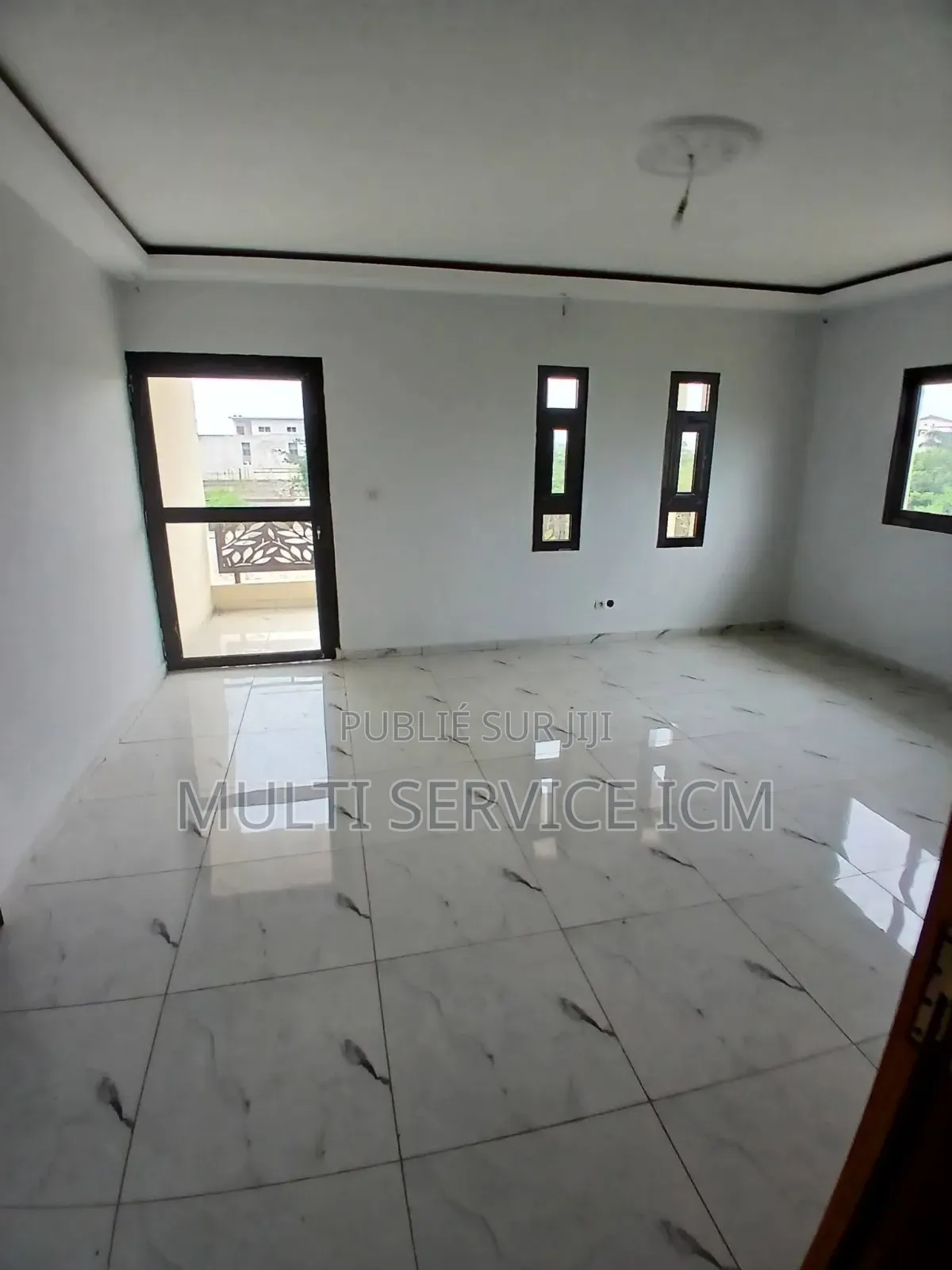 5chbre Duplex dans Ismael Coulibaly, Bingerville à Vendre