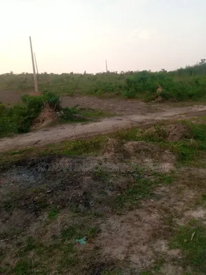 Un Terrain De 400m2 Bien Placé Pour Vous Tu Veux Réaliser Tes Rêves