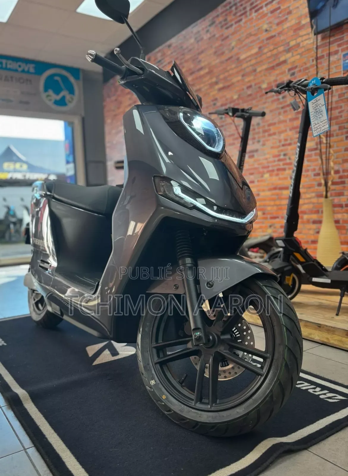 Nouveau Yadea M6 2022 Noir