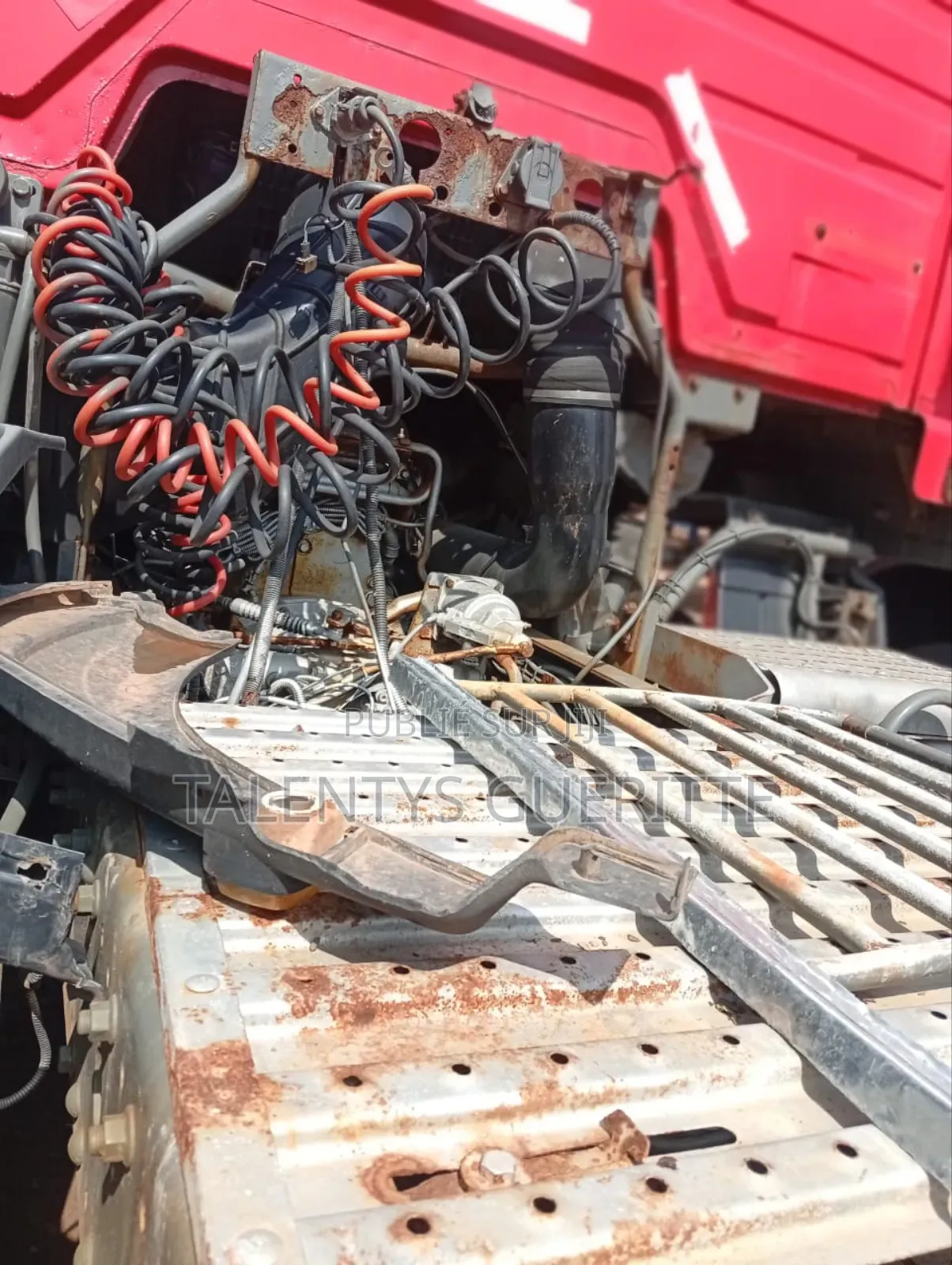 2 Tracteurs Howo 10 Roues