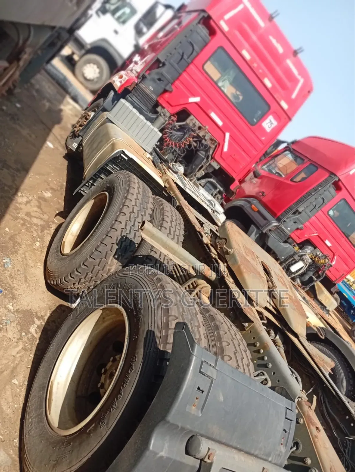 2 Tracteurs Howo 10 Roues