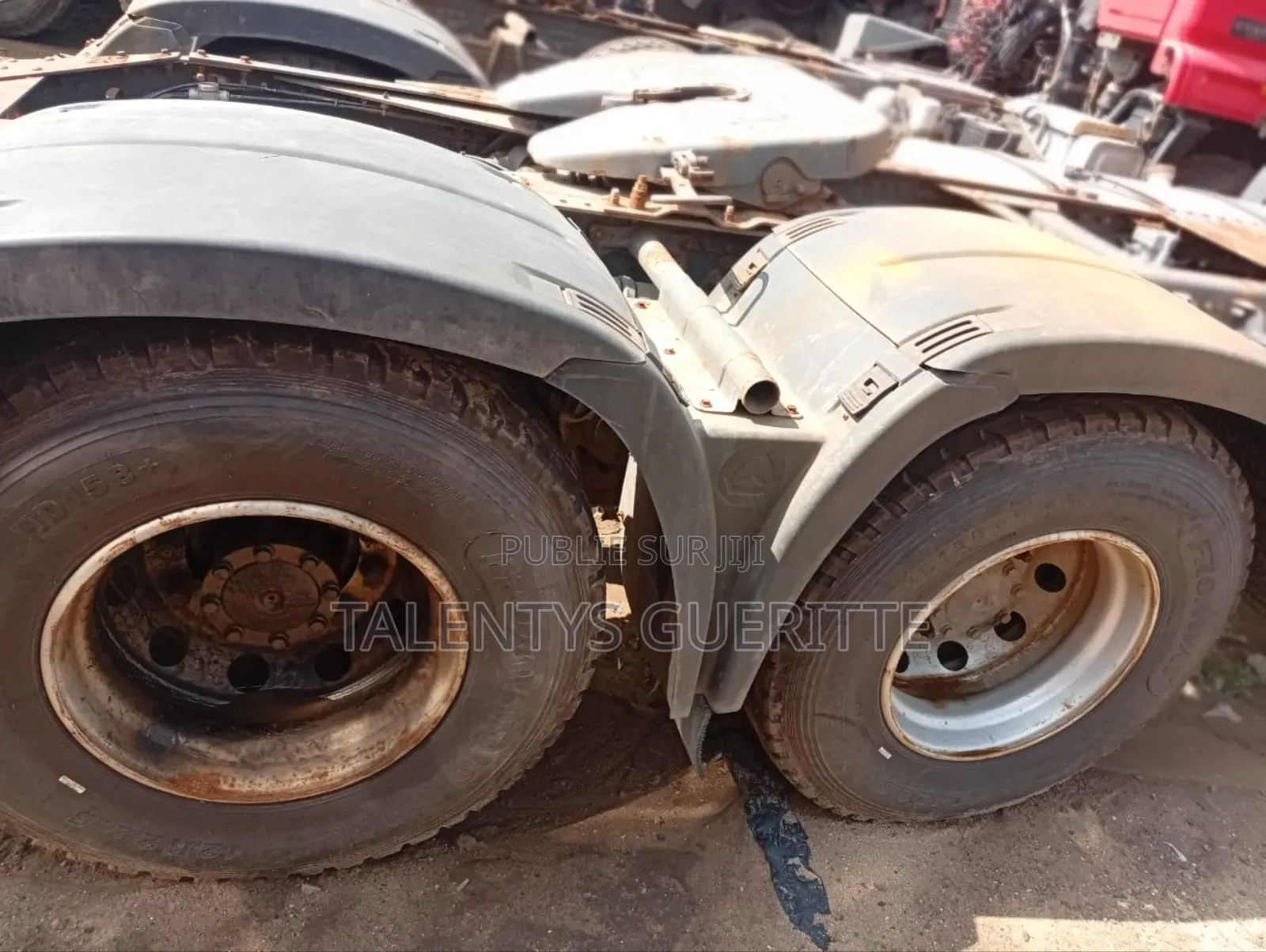 2 Tracteurs Howo 10 Roues