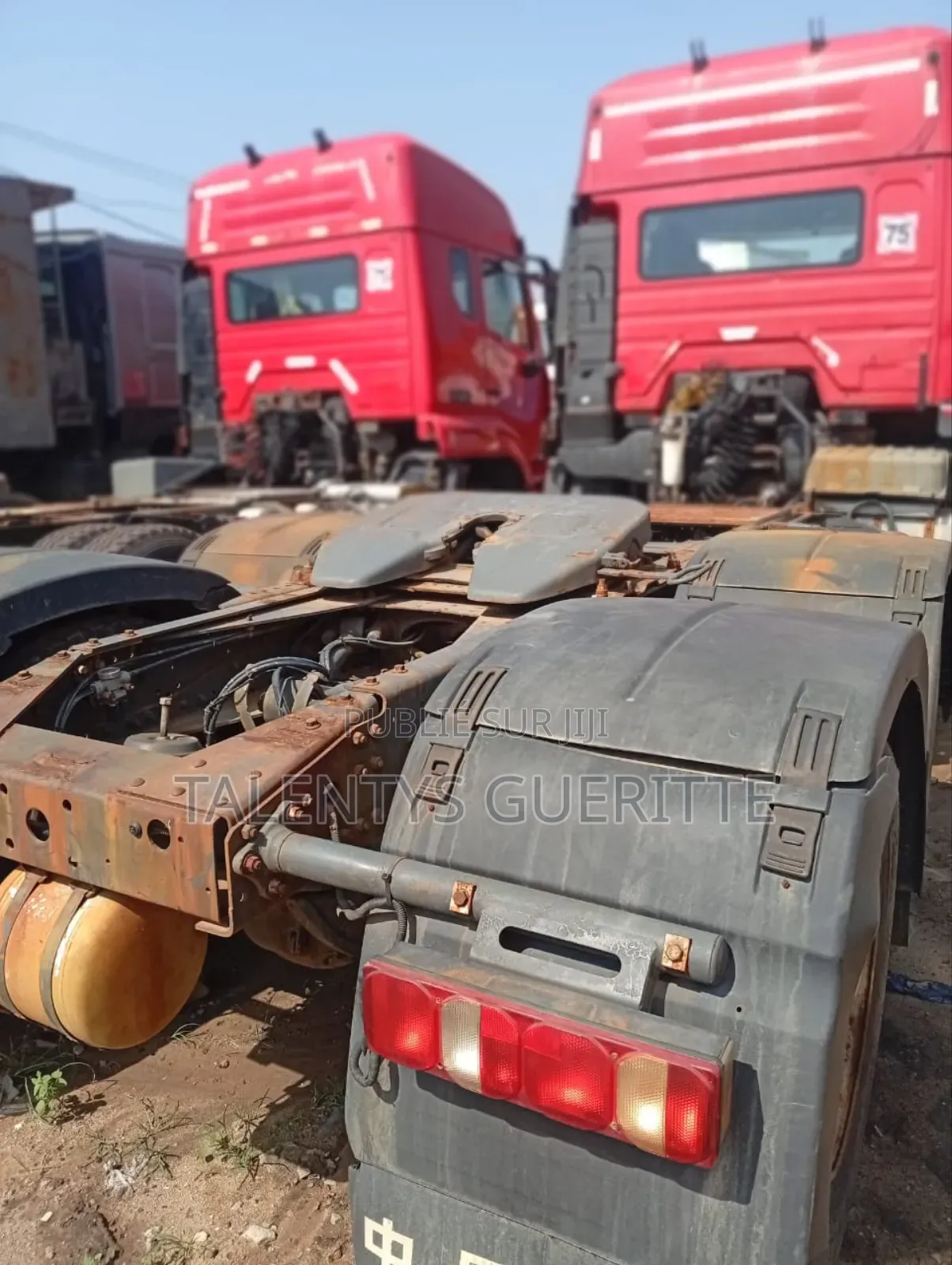 2 Tracteurs Howo 10 Roues