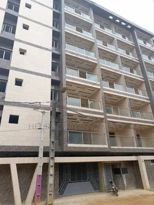 20chbre Blocs d'appartements dans Immeuble R+6, Cocody à Vendre