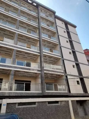 20chbre Blocs d'appartements dans Immeuble R+6, Cocody à Vendre