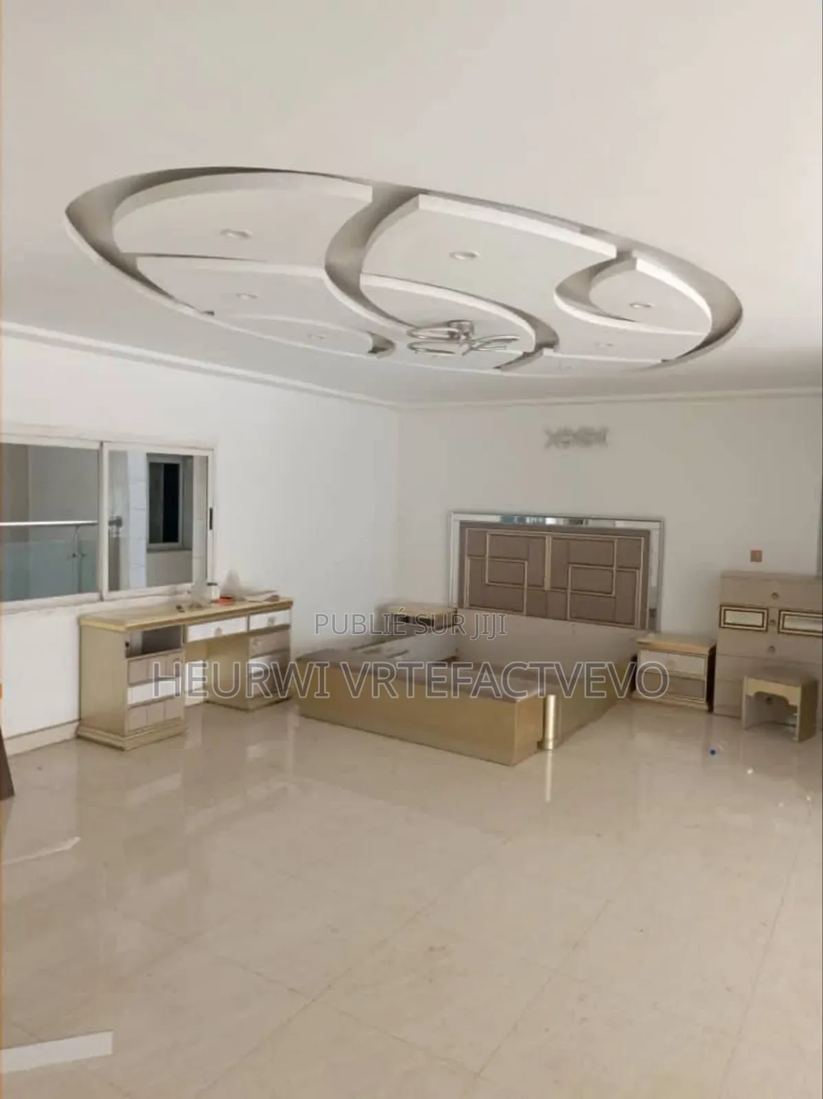 20chbre Blocs d'appartements dans Immeuble R+6, Cocody à Vendre