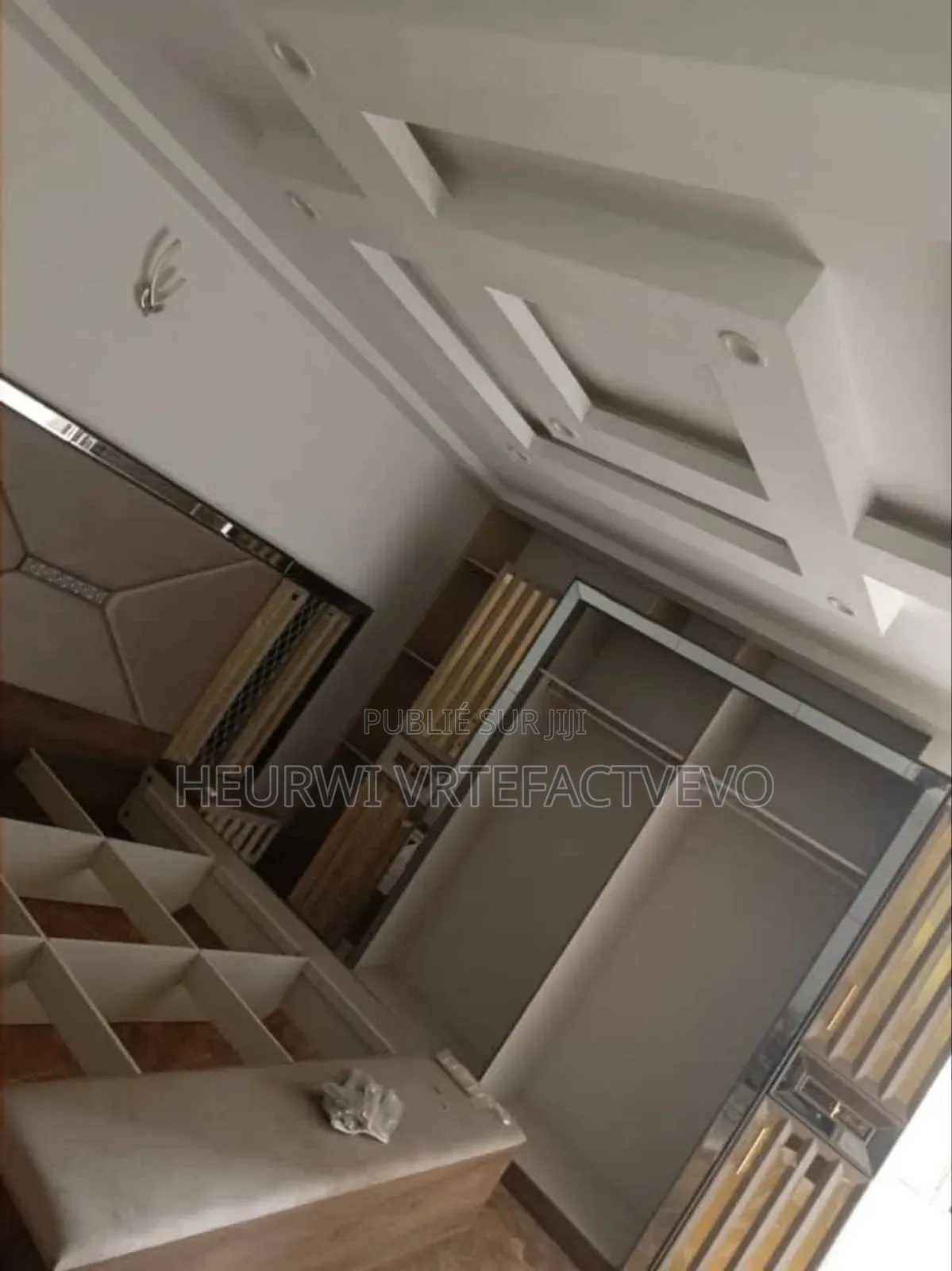 20chbre Blocs d'appartements dans Immeuble R+6, Cocody à Vendre