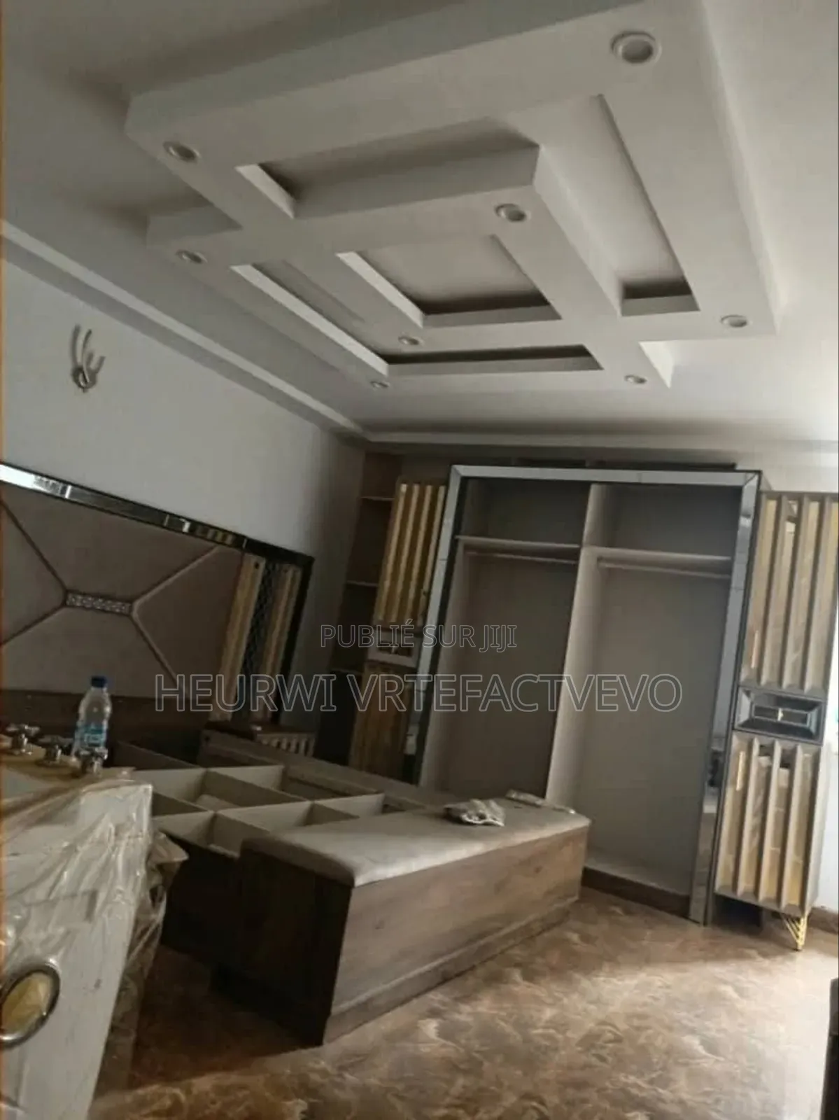 20chbre Blocs d'appartements dans Immeuble R+6, Cocody à Vendre