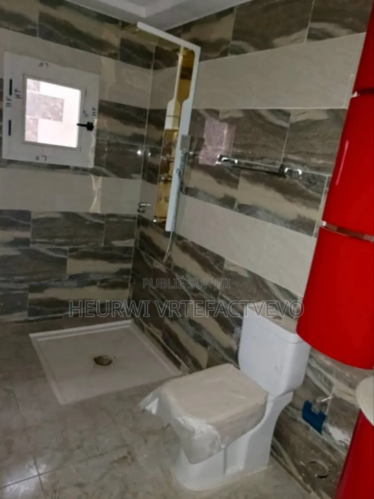 20chbre Blocs d'appartements dans Immeuble R+6, Cocody à Vendre