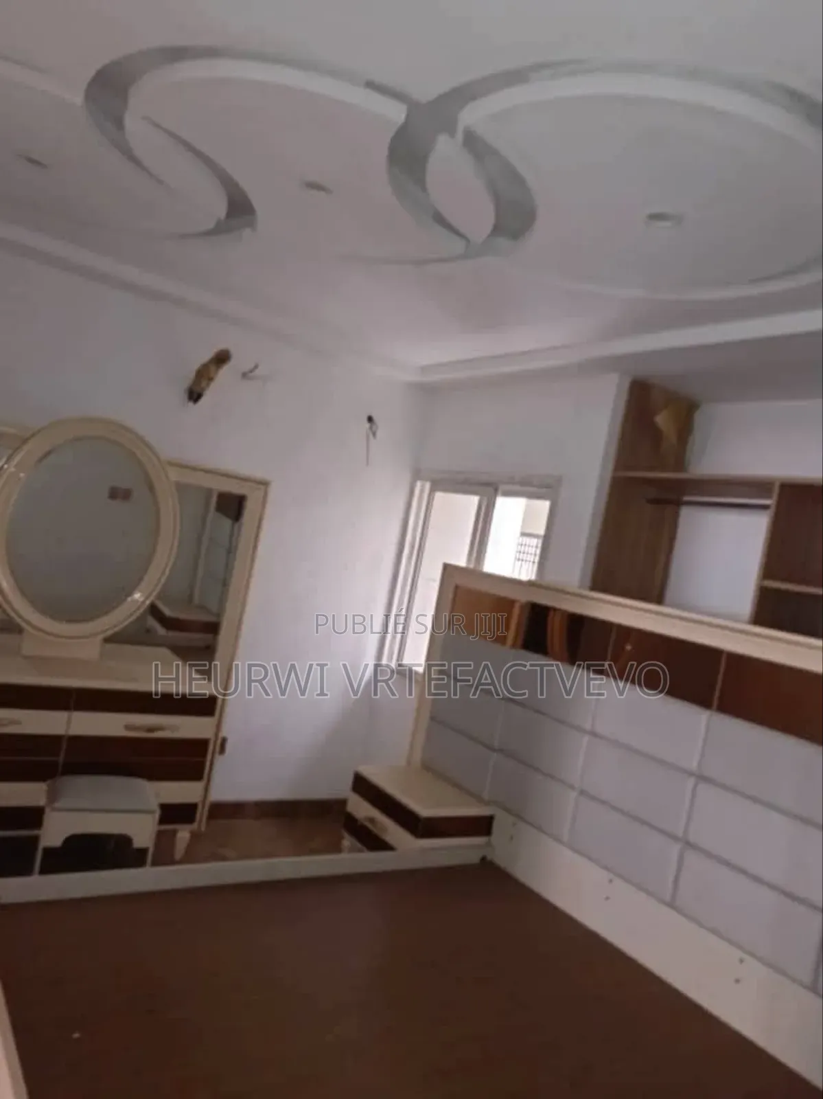 20chbre Blocs d'appartements dans Immeuble R+6, Cocody à Vendre