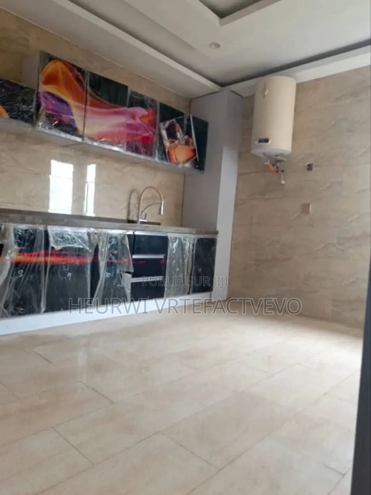 20chbre Blocs d'appartements dans Immeuble R+6, Cocody à Vendre