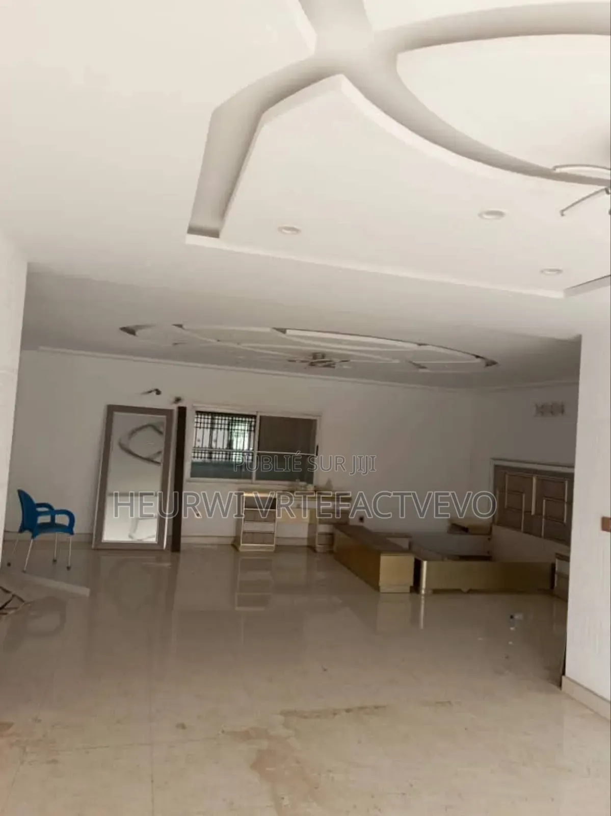 20chbre Blocs d'appartements dans Immeuble R+6, Cocody à Vendre