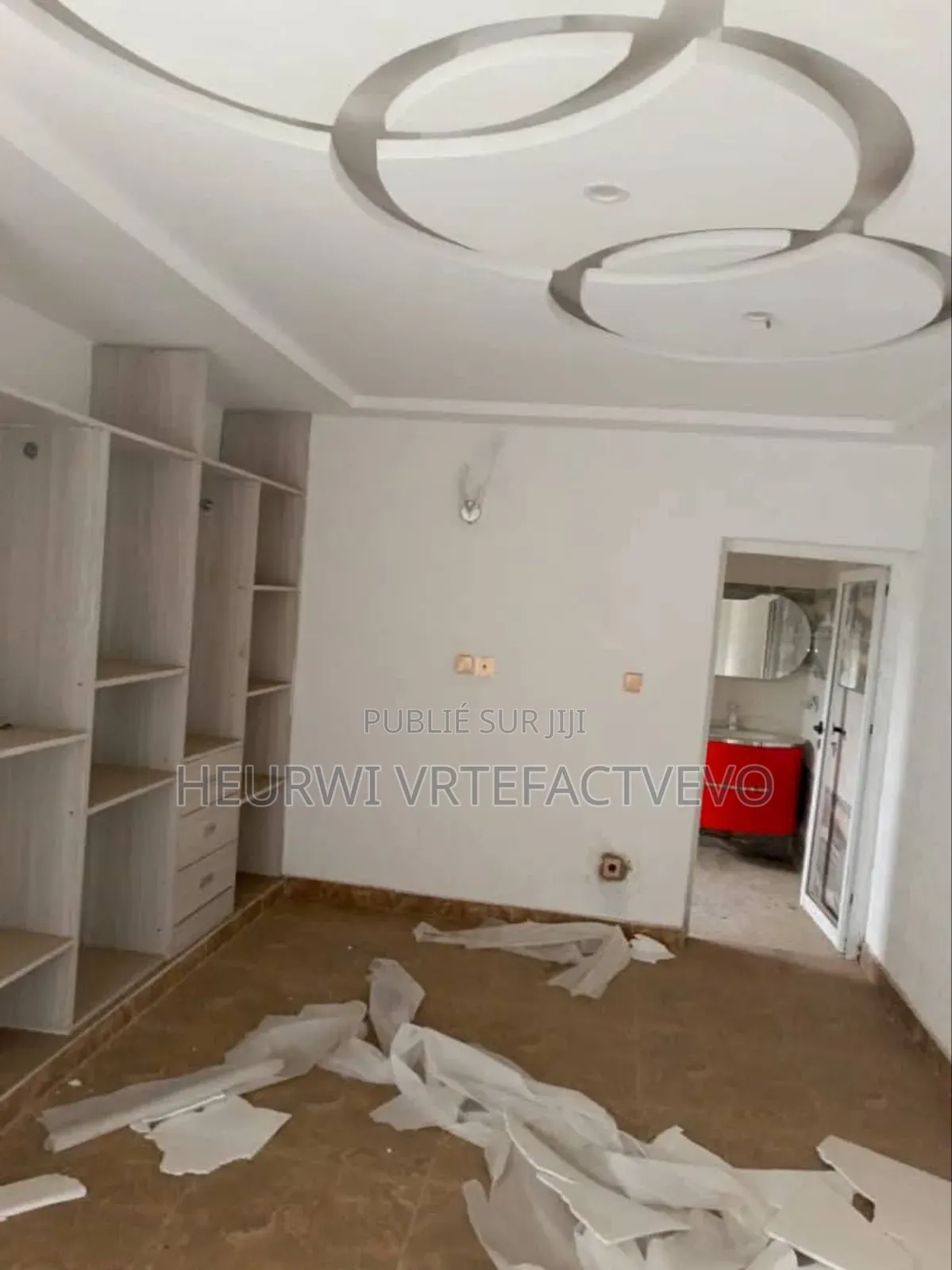 20chbre Blocs d'appartements dans Immeuble R+6, Cocody à Vendre