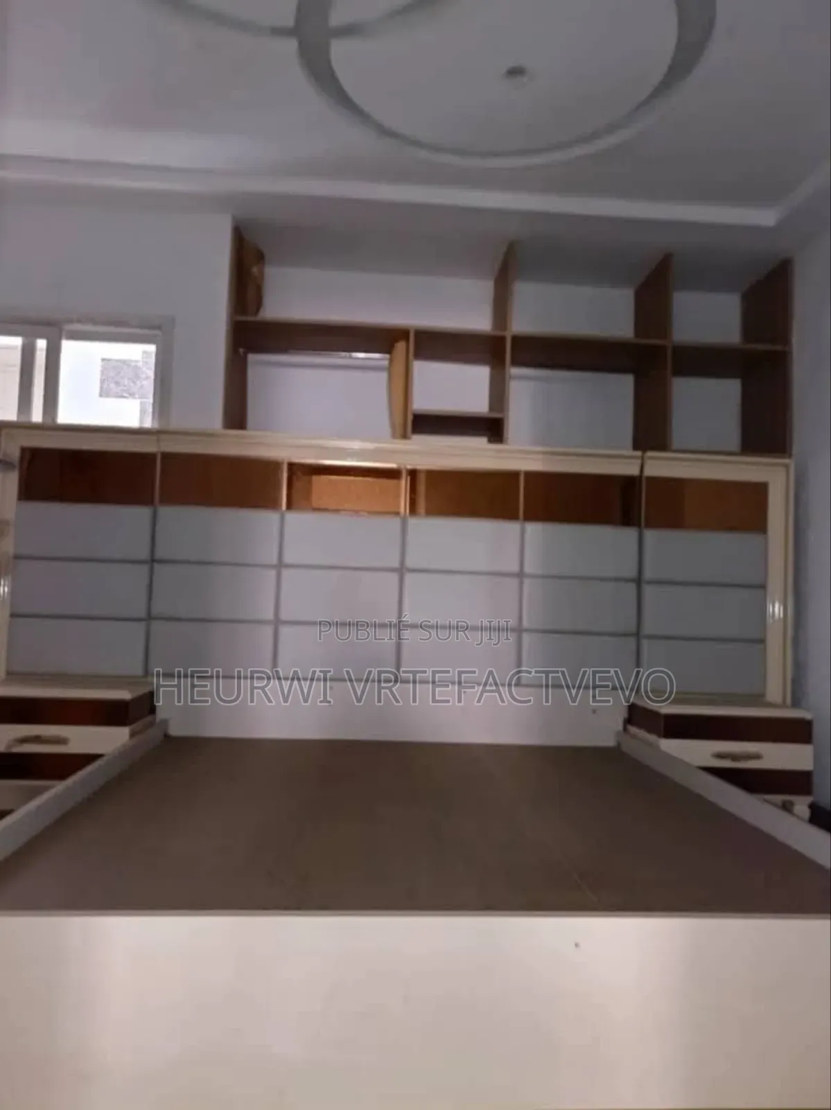 20chbre Blocs d'appartements dans Immeuble R+6, Cocody à Vendre