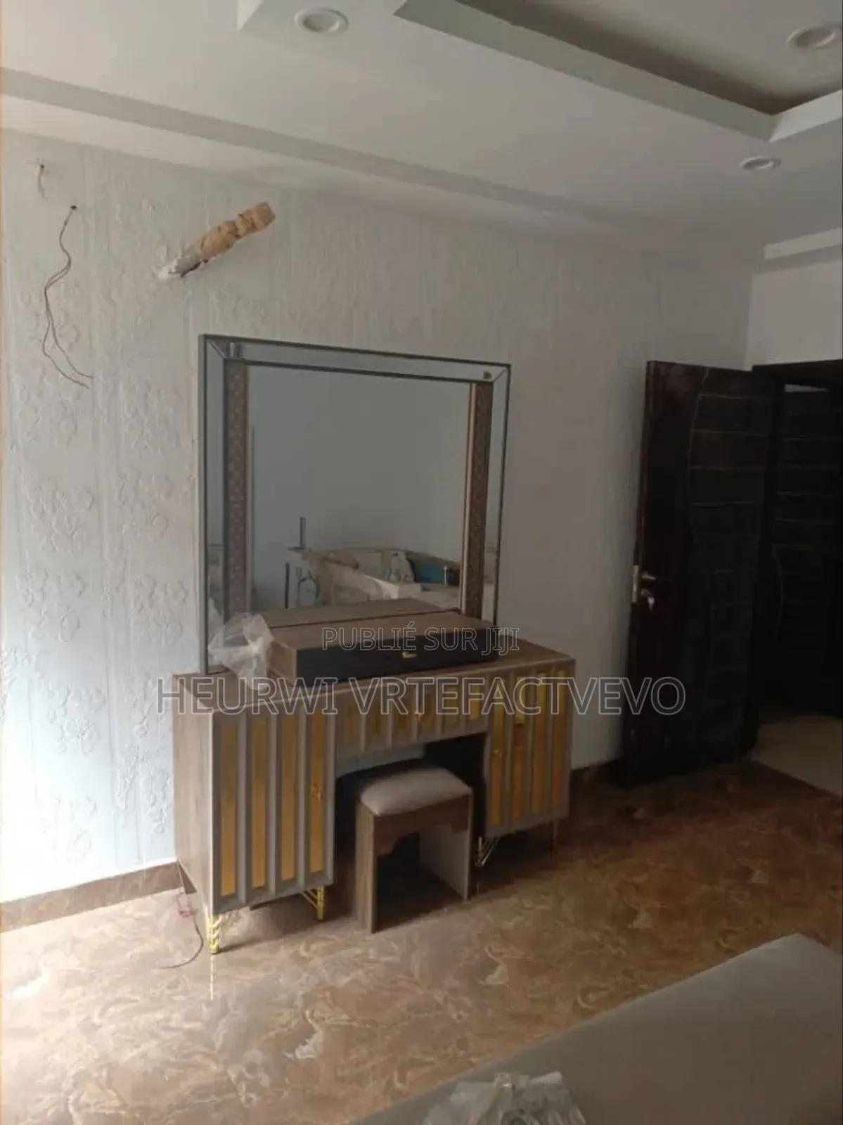 20chbre Blocs d'appartements dans Immeuble R+6, Cocody à Vendre