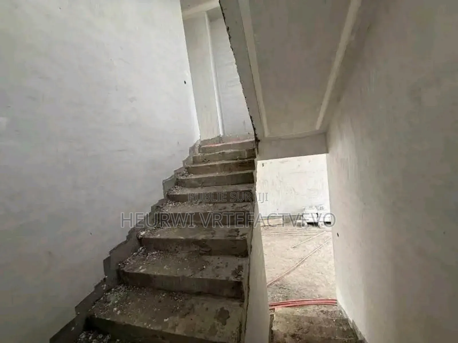 5chbre Duplex dans Faya Route D'Abatta, Cocody à Vendre