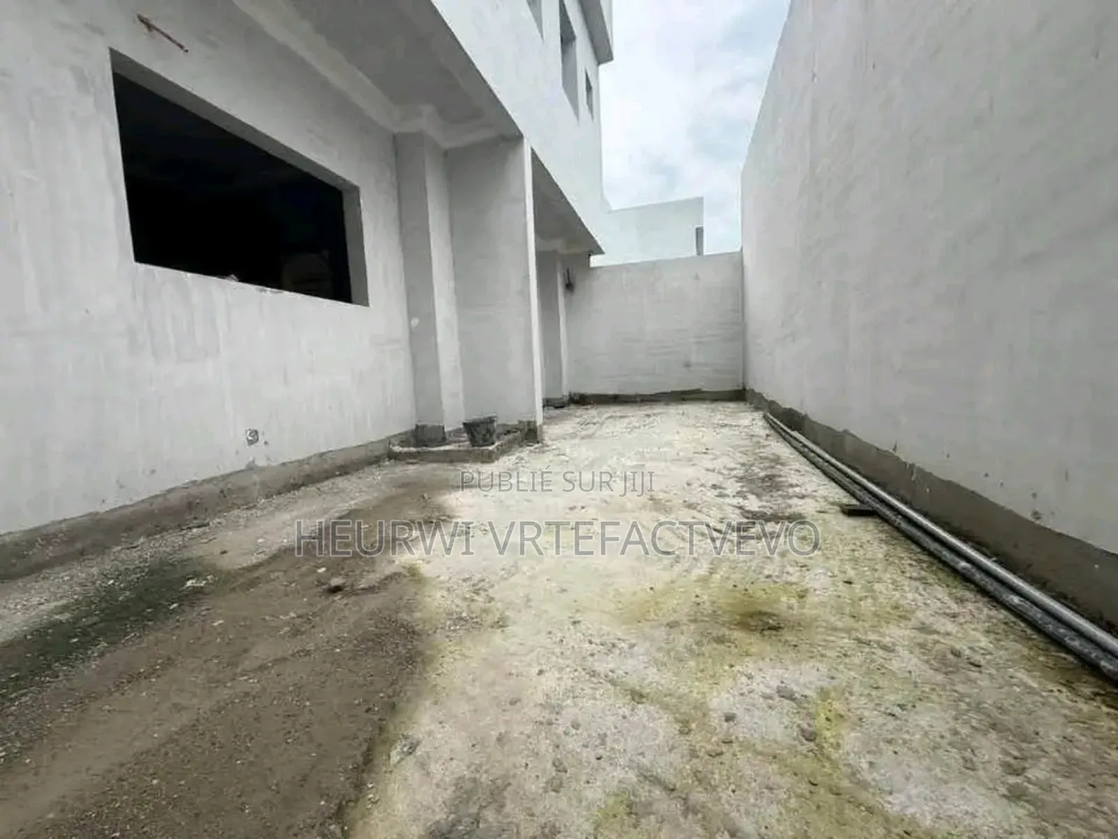 5chbre Duplex dans Faya Route D'Abatta, Cocody à Vendre