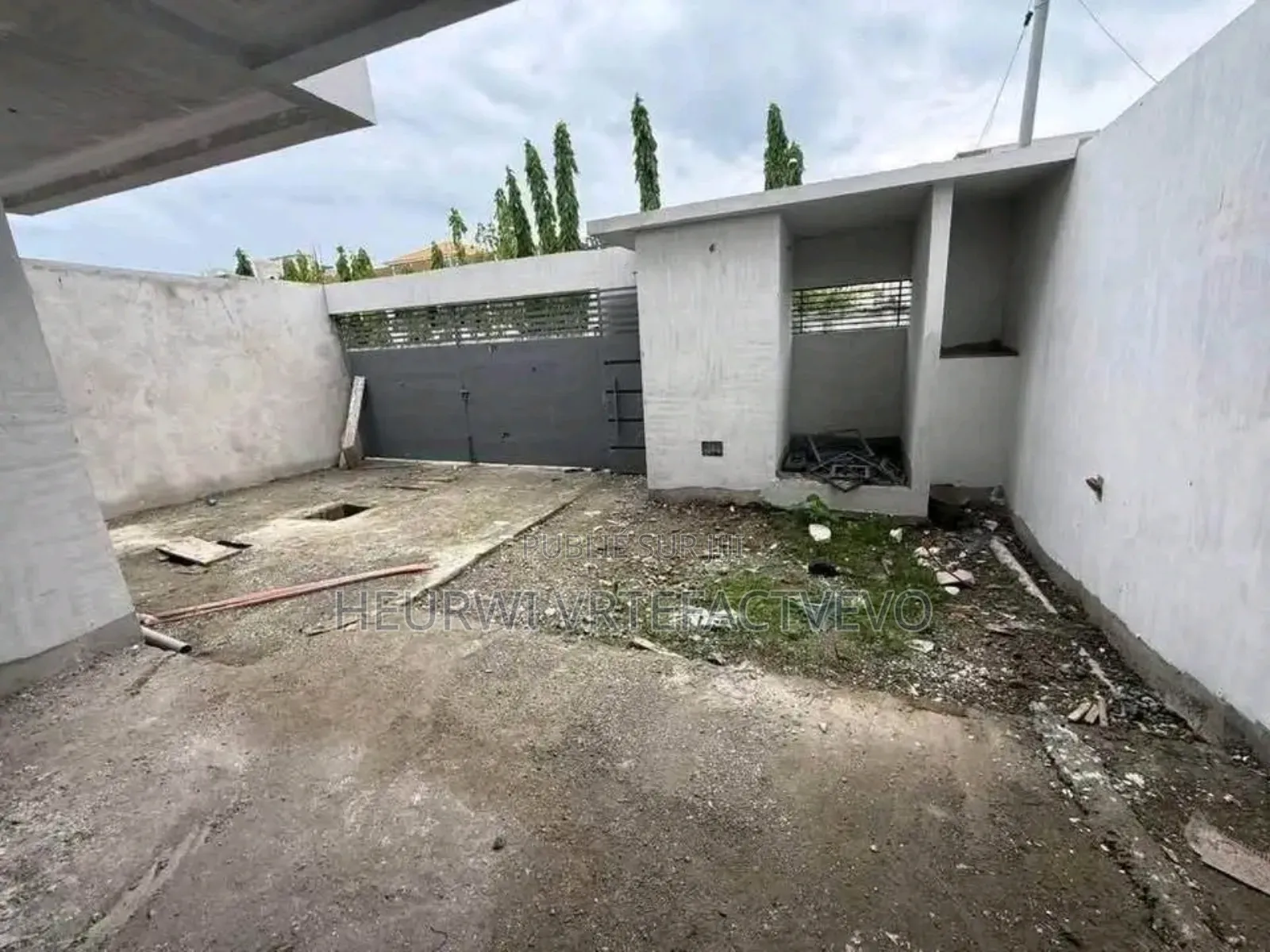 5chbre Duplex dans Faya Route D'Abatta, Cocody à Vendre