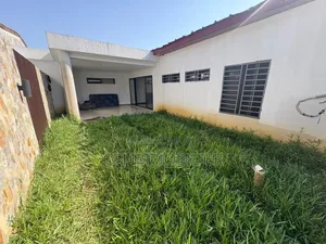 3chbre Villa dans Francis Gweh, Cocody à Vendre