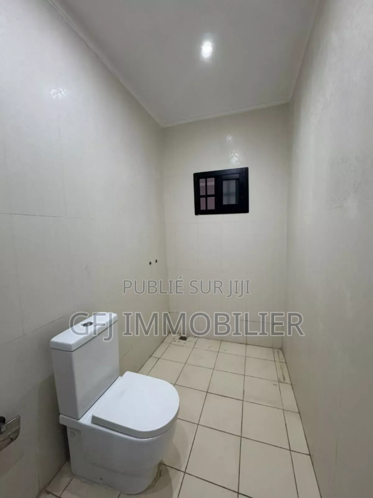 3chbre Villa dans Francis Gweh, Cocody à Vendre