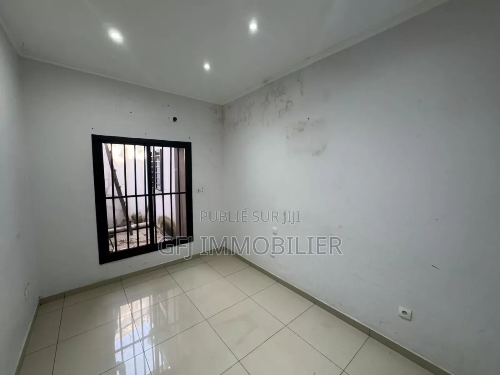 3chbre Villa dans Francis Gweh, Cocody à Vendre