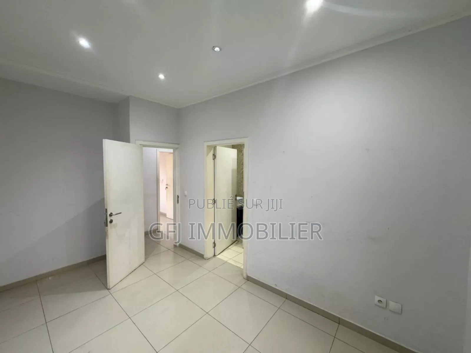 3chbre Villa dans Francis Gweh, Cocody à Vendre