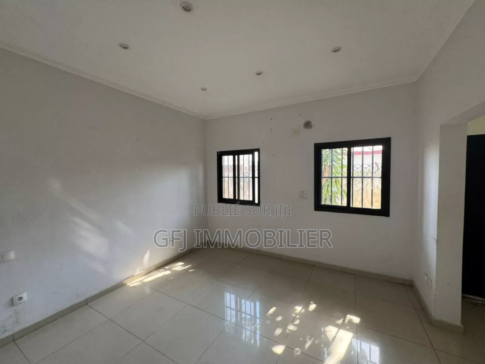 3chbre Villa dans Francis Gweh, Cocody à Vendre