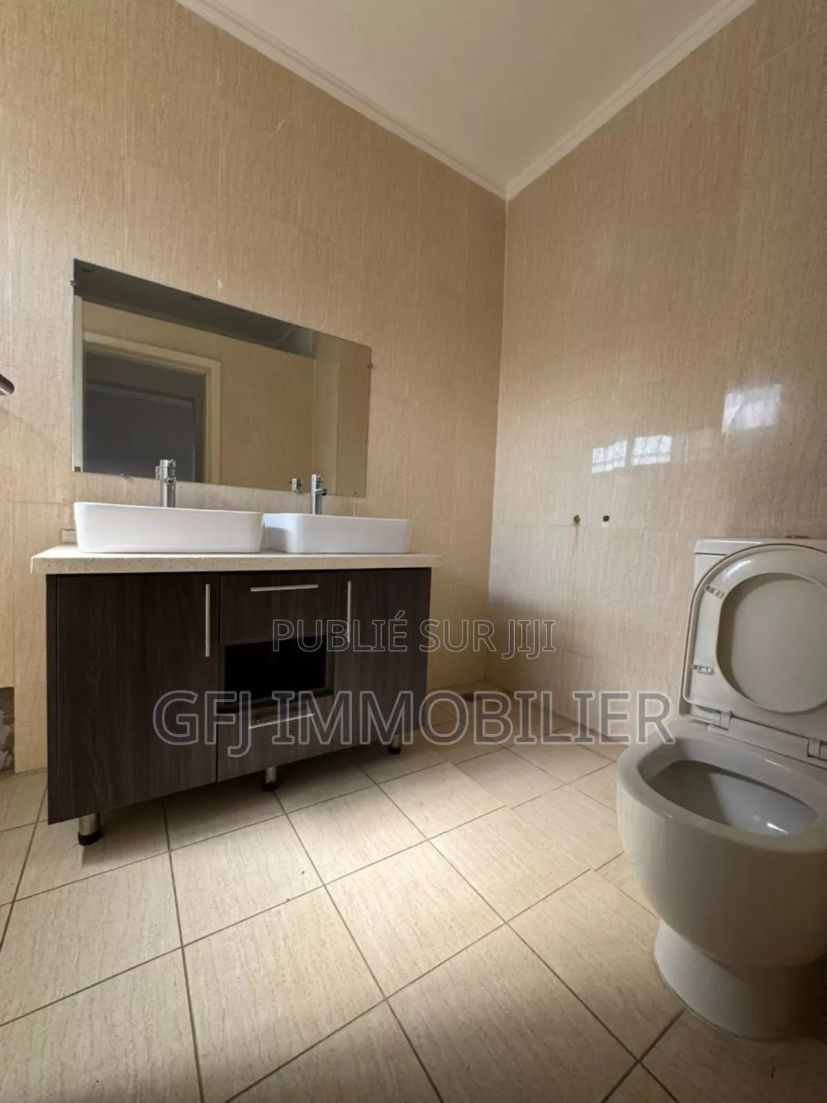 3chbre Villa dans Francis Gweh, Cocody à Vendre