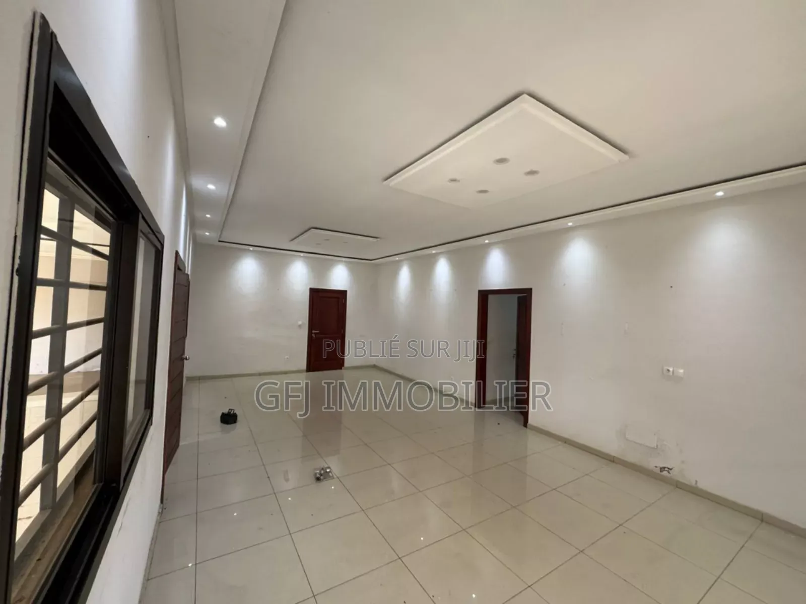 3chbre Villa dans Francis Gweh, Cocody à Vendre