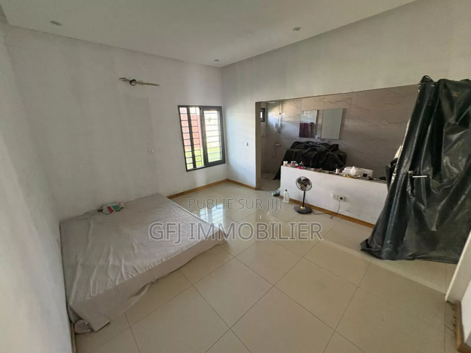 3chbre Villa dans Francis Gweh, Cocody à Vendre