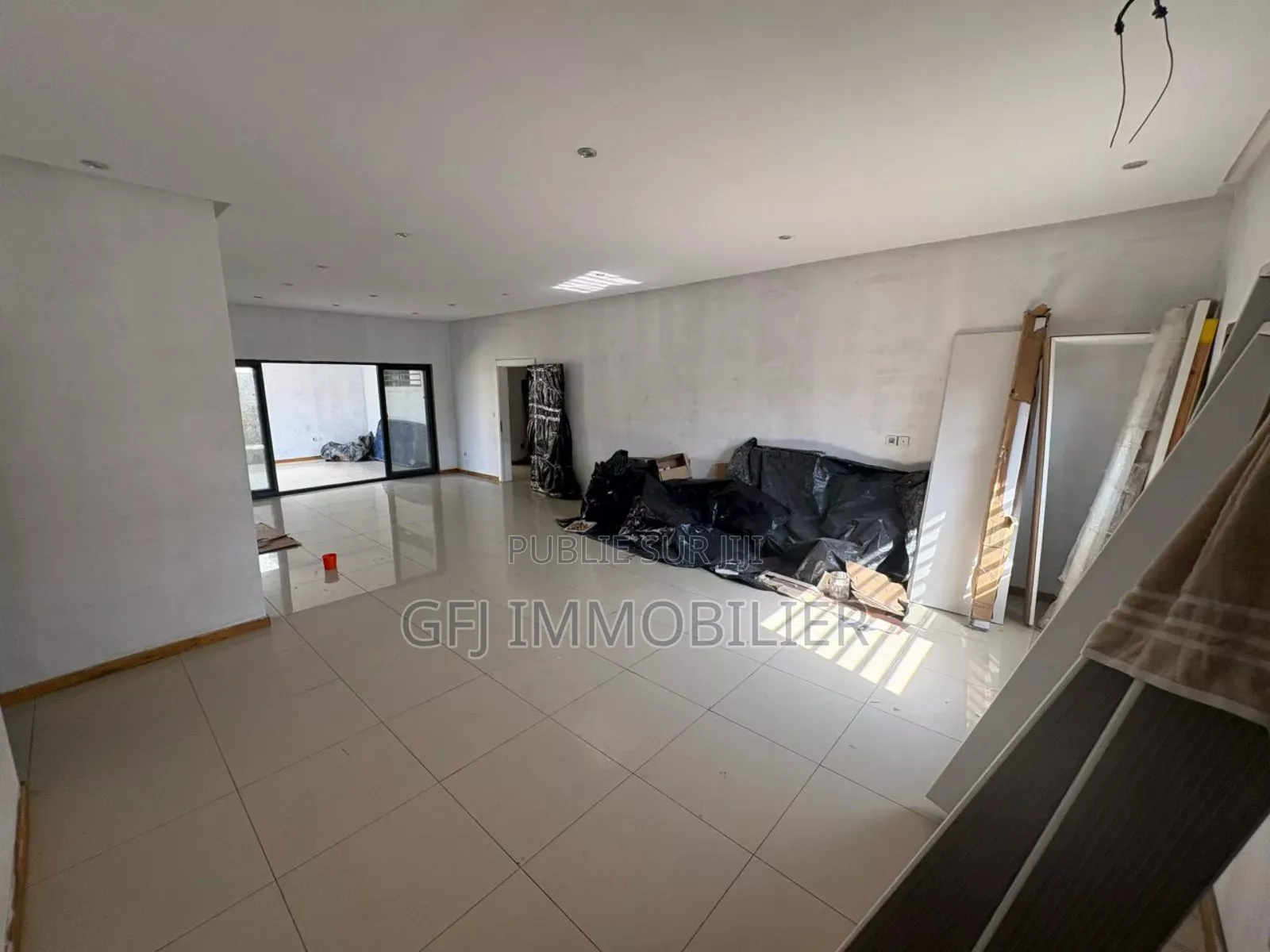 3chbre Villa dans Francis Gweh, Cocody à Vendre