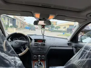 Mercedes-Benz C300 2009 Gris