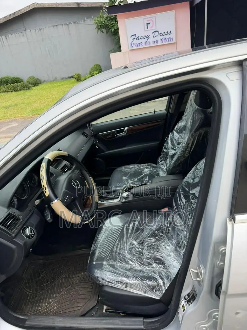 Mercedes-Benz C300 2009 Gris