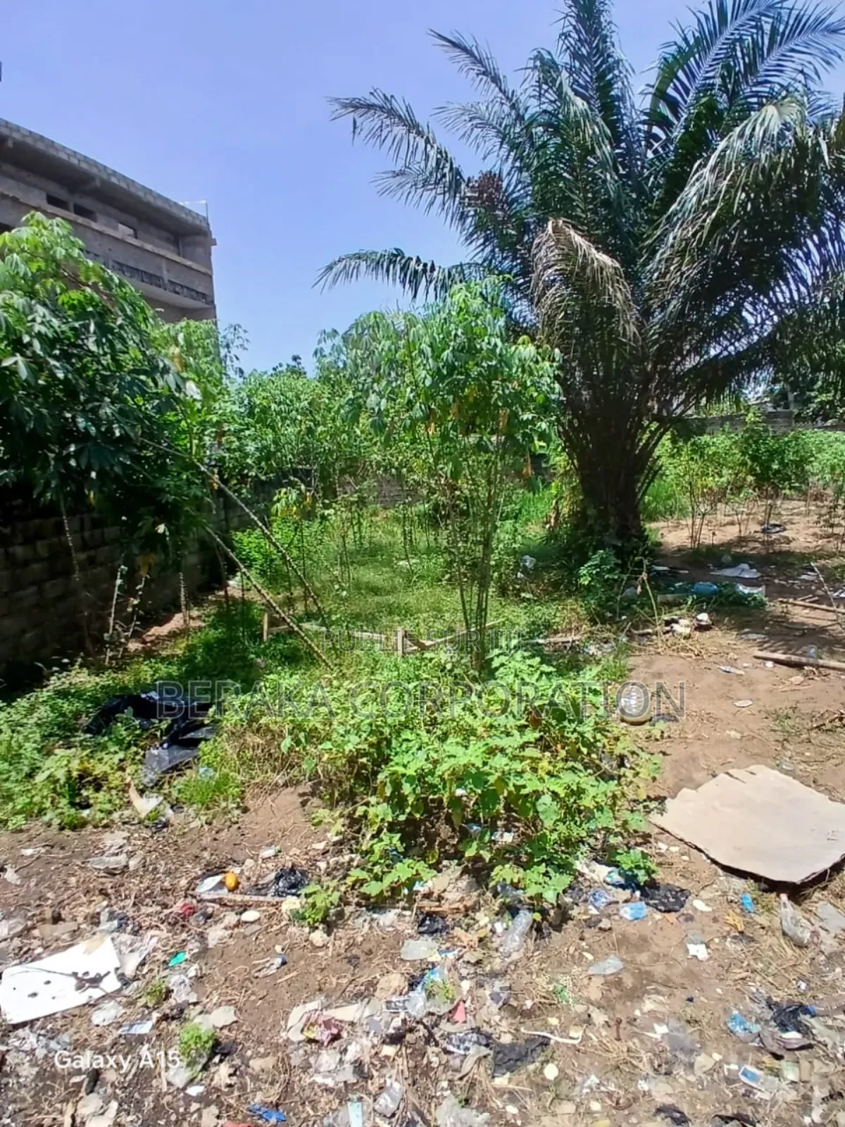 Terrain De 300m2 en Vente Route Abatta