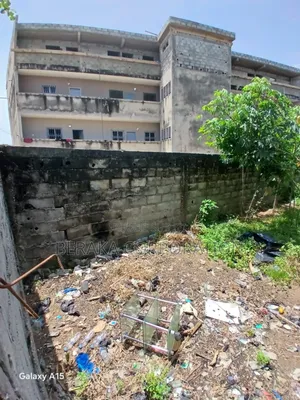 Terrain De 300m2 en Vente Route Abatta