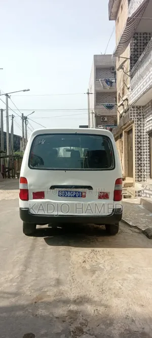 Toyota HiAce 220 2007 Blanc cassé