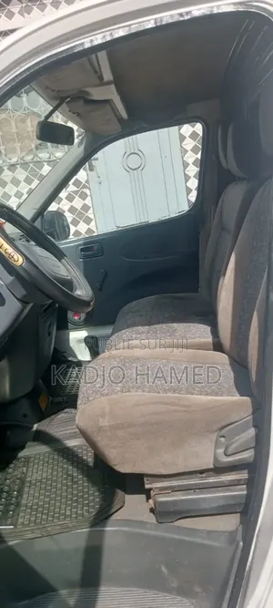 Toyota HiAce 220 2007 Blanc cassé