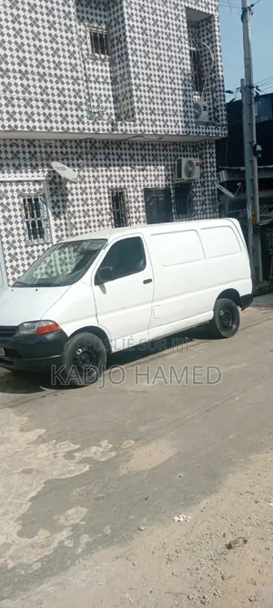 Toyota HiAce 220 2007 Blanc cassé