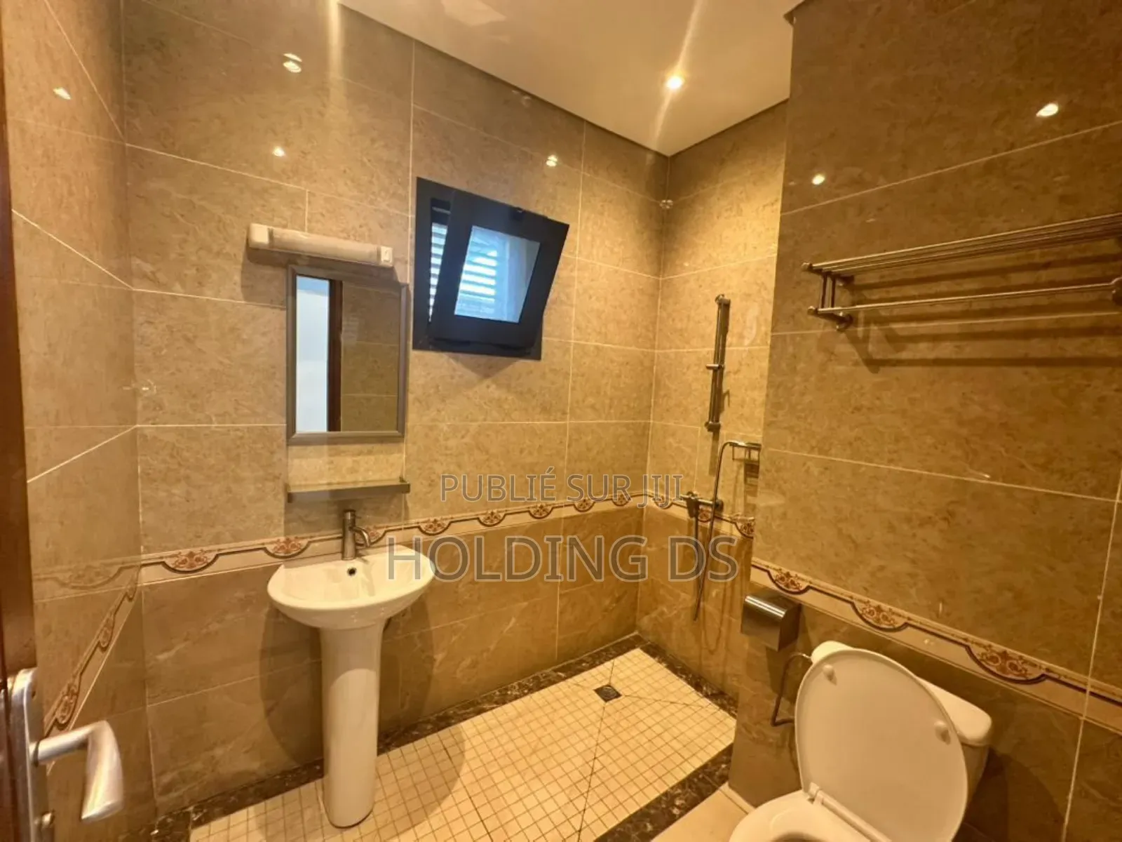 Meublé 2chbre Appartement dans Location Immobilière, Cocody à Louer