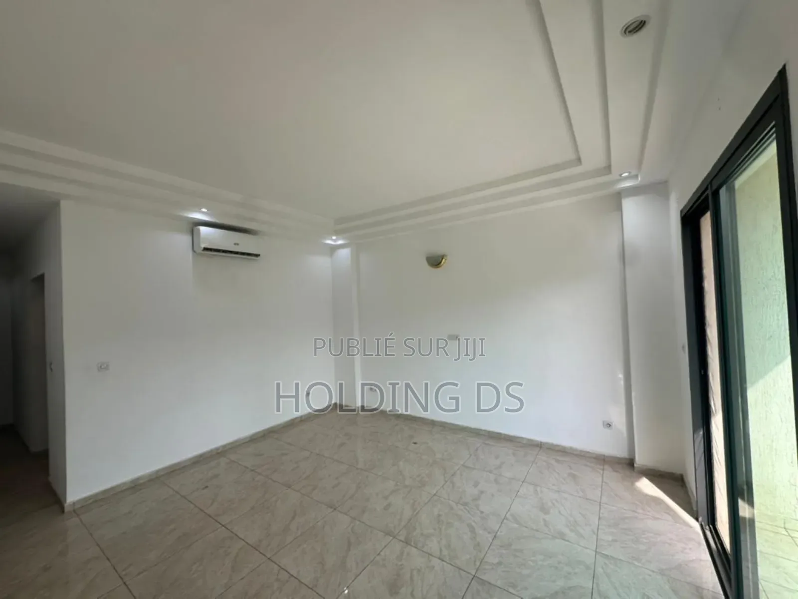 Meublé 2chbre Appartement dans Location Immobilière, Cocody à Louer