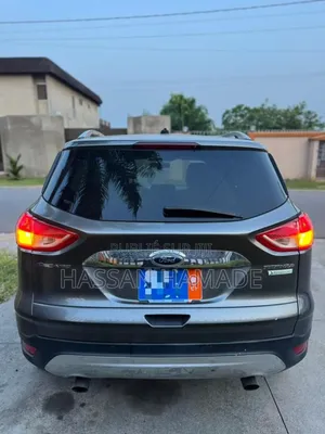 Ford Escape Titanium 4dr SUV (1.6L 4cyl Turbo 6A) 2015 Gris