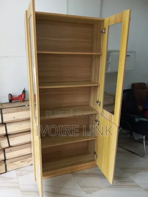 Armoire Vitrée Moderne – Élégance Rangement